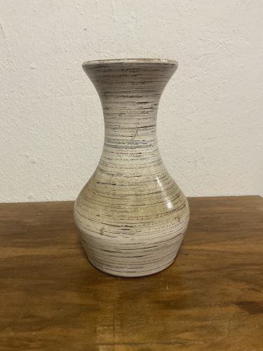 Fehér alapon fekete cirkás kerámia váza