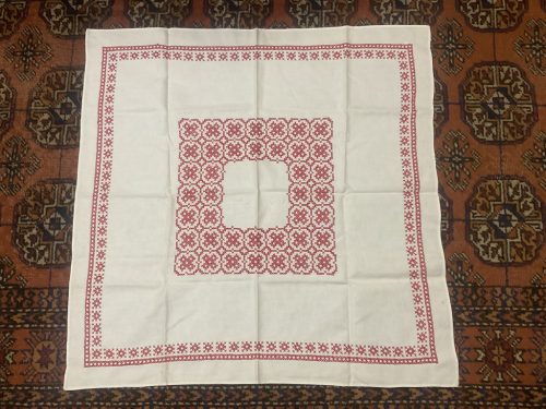 Hímzett terítő