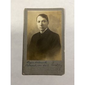   1921-es budapesti vizitkártya portré – fiatal férfi arcképe, kézzel datálva